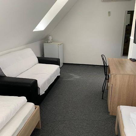 Penzion Holiday Trnava Eksteriør billede