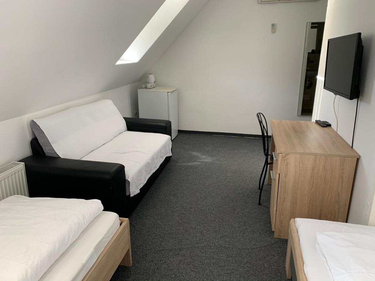 Penzion Holiday Trnava Eksteriør billede